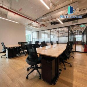 Phong lam việc size lớn tại WeWork Lim Tower 3