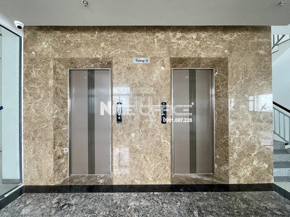 2-hai-thang-may-toc-do-cao-tai-toa-nha-sbtc-building