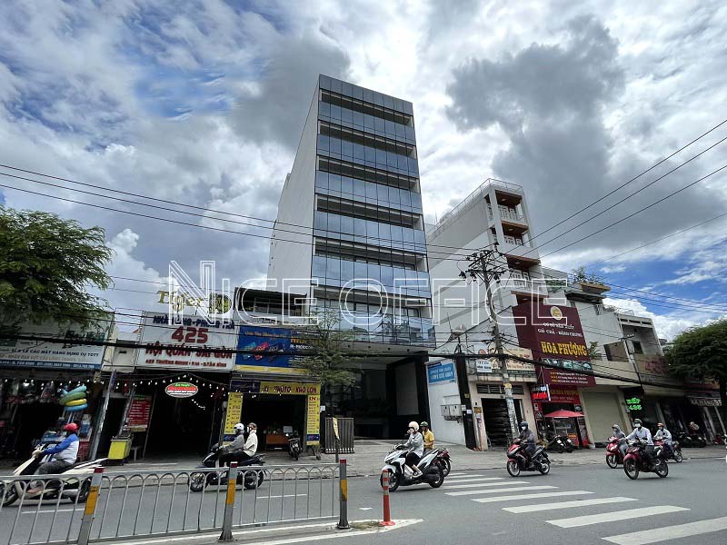 Giao thông phía trước tòa nhà Sabay Trường Chinh khá thông thoáng