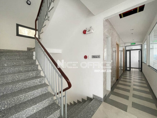 Lói thang bộ tại tòa nhà Hạnh Office Building