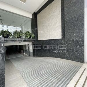 Lối xuống hầm xe tại tòa nhà Hạnh Office Building
