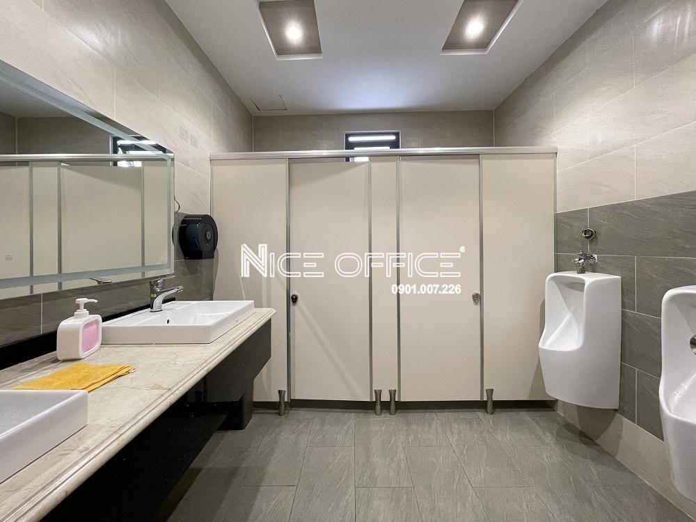 nha-ve-sinh-tai-toa-nha-sbtc-building-duong-truong-chinh-phuong-tan-binh