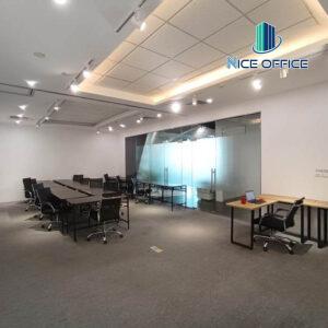 Phòng làm việc tại Toong Oxygen đã trang bị đầy đủ bàn ghế