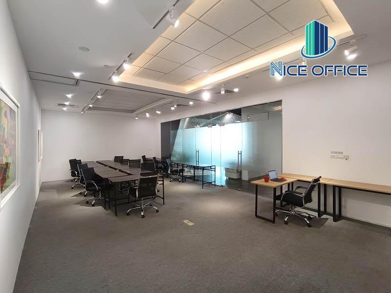 phong-lam-viec-tai-toong-oxygen-da-trang-bi-day-du-ban-ghe Phòng làm việc tại Toong Oxygen đã trang bị đầy đủ bàn ghế