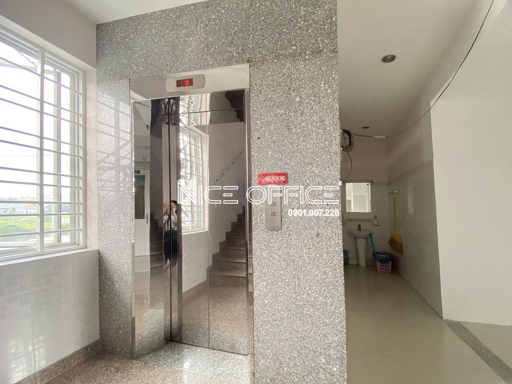 thang-may-tai-toa-nha-xuan-truong-building