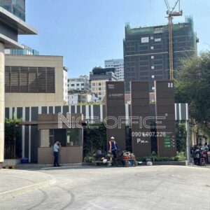 Bảng tên doanh nghiệp tại khuôn viên tòa nhà The Nexus