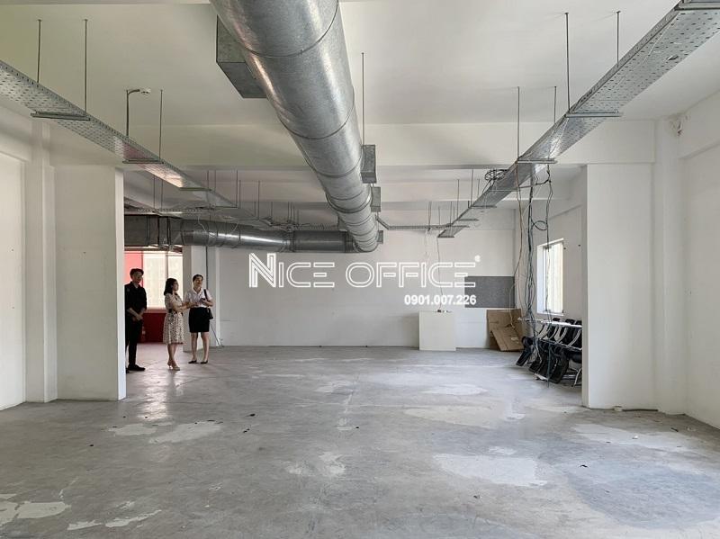 khach-hang-di-khao-sat-mat-bang-van-phong-tai-toa-nha-fafilm-building