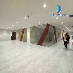 Khách hàng Nice Office đi khảo sát văn phòng tại tòa nhà Orchard Park View