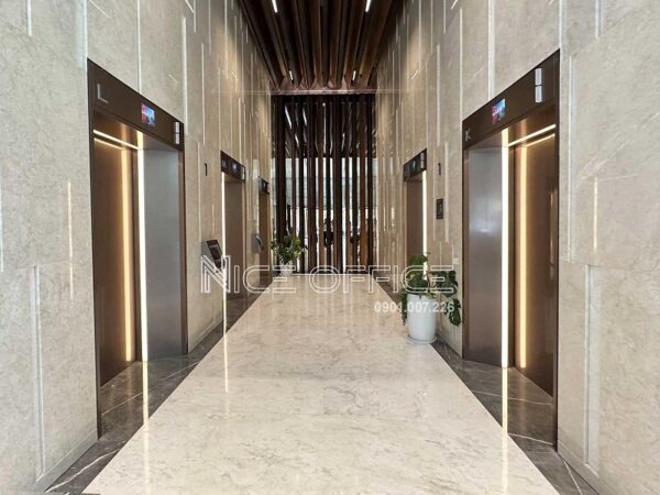 Khụ vực thang máy tại tòa nhà The Nexus Tower