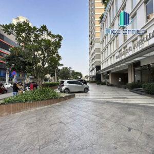 Khuôn viên phía trước tòa nhà Orchard ParkView