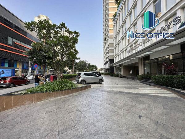 Khuôn viên phía trước tòa nhà Orchard ParkView