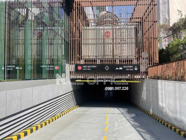 Lối xuống hầm xr tại tòa nhà The Nexus Tower