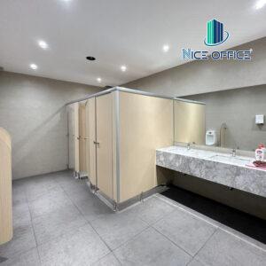 Nhà vệ sinh nam tại Orchard Parkview