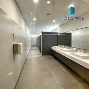 Nhà vệ sinh nữ tại OfficeHaus