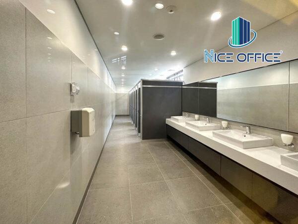 Nhà vệ sinh nữ tại OfficeHaus