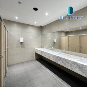 Nhà vệ sinh nữ tại tòa nhà Orchard Parkview