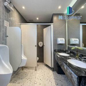 Nhà vệ sinh tại mỗi tầng Toong 198 Minh Khai