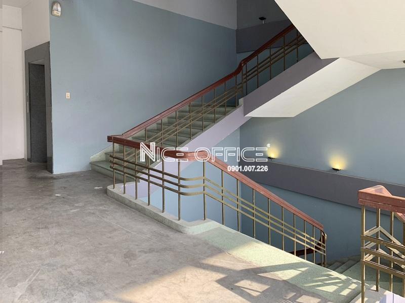 thang-bo-tai-toa-nha-fafilm-building