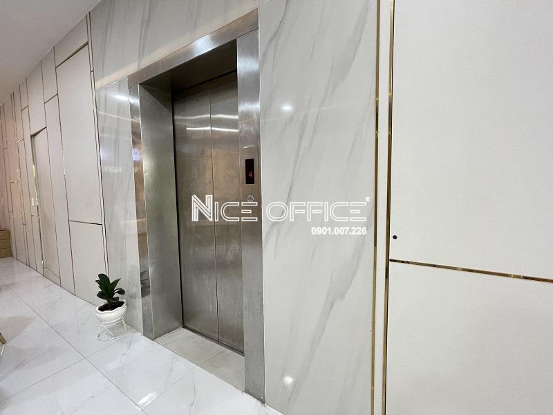 thang-may-tai-toa-nha-gro-center