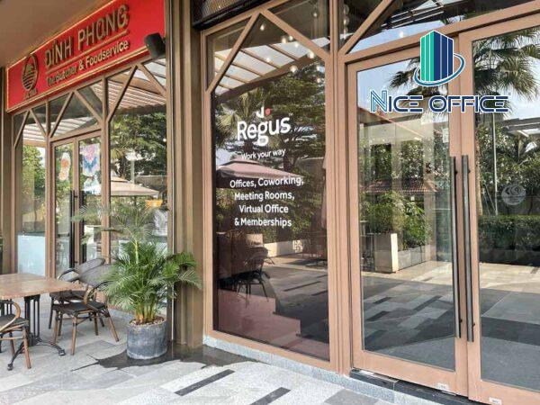 Cống chính vào Regus Thảo Điền