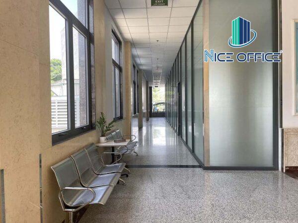 Khu vực chờ tại sảnh trệt tòa nhà Gia Định Tower