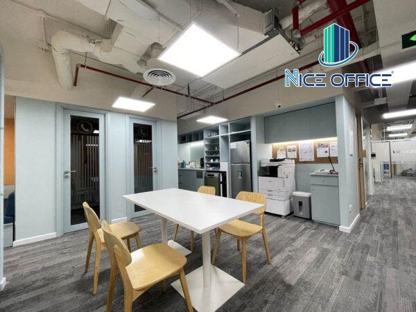 Khu vực pantry sử dụng chung tại Regus Thảo Điền Quận 2