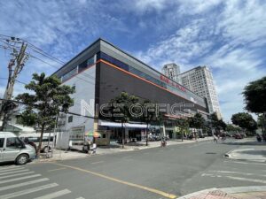 Đường Hồng Hà phía trước tòa nhà L'MAK Hồng Hà Plaza