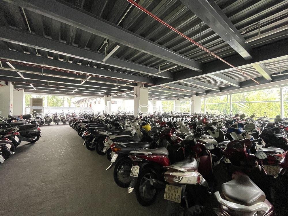 khu-vuc-de-xe-tai-l'mak-hong-ha-plaza