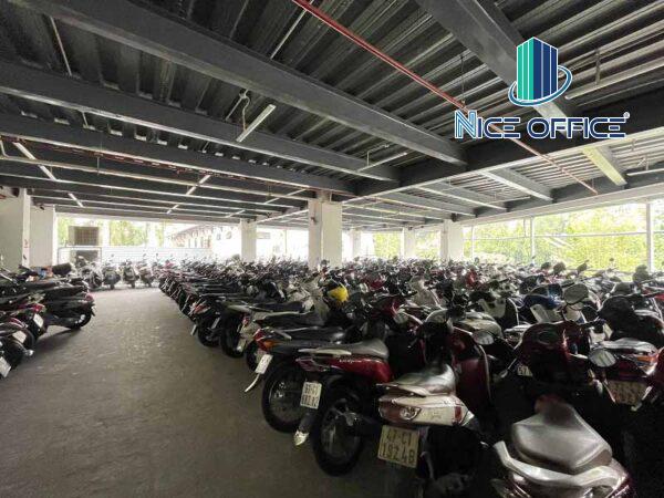 Khu vực để xe tại tòa nhà L'mak Hồng Hà