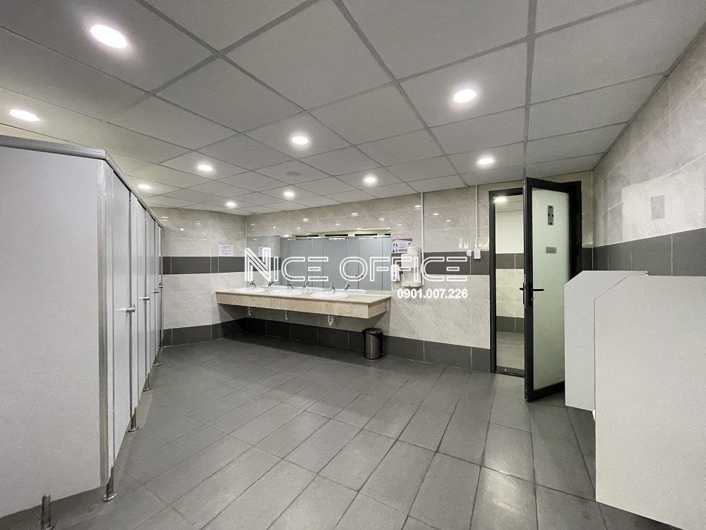 nha-ve-sinh-tai-l'mak-hong-ha-plaza