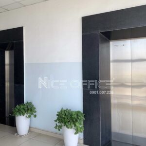 Hai thang máy di chuyển tòa nhà New City Building