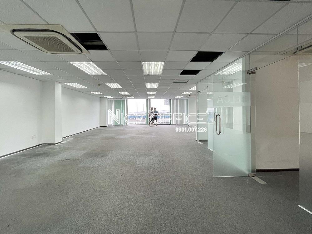 khach-hang-di-xem-van-phong-tai-toa-nha-melody-tower-2