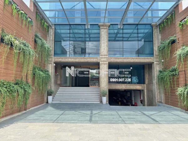 Cổng chính tòa nhà Qcoop Tower Nguyễn Xí