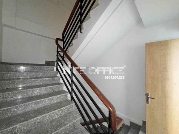 Lối thang bộ thoát hiểm tại Qcoop Tower 150 Nguyễn Xí