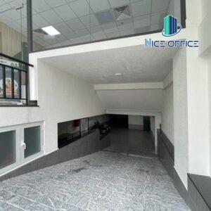 Lối xuống hầm xe tại tòa nhà AB Office quận 1