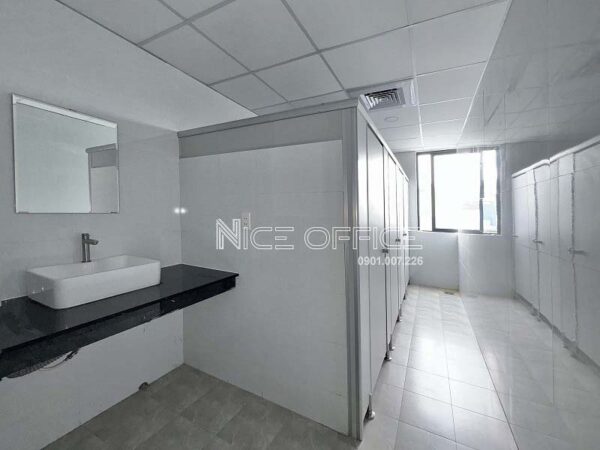 Nhà vệ sinh nữ tại Qcoop Tower Nguyễn Xí