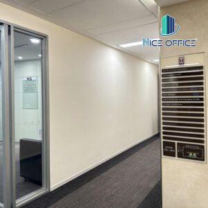 Bảng tên công ty ngay sảnh ra vào văn phòng trọn gói HQ Saigon Tower