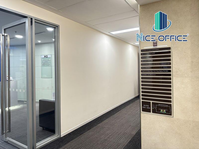 Bảng tên công ty ngay sảnh ra vào văn phòng trọn gói HQ Saigon Tower