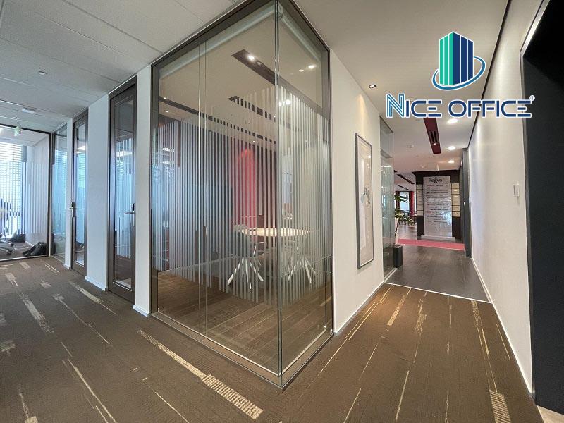 Lối đi chung tại khuôn viên bên trong văn phòng trọn gói Regus Deutsches Haus