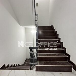 Lối thang bộ tại tòa nhà Victory Tower Nguyễn Oanh