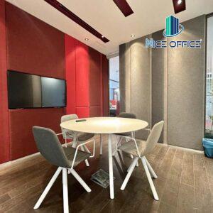 Phòng họp nhỏ tại Regus Deutsches Haus có đầy đủ trang thiết bị tivi máy chiếu