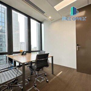 Phòng làm việc nhỏ với view thông thoáng tại Regus Deutsches Haus