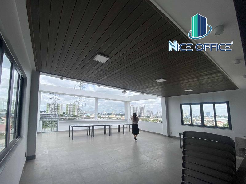 Khu vực sân thượng tại tòa nhà Metro View Building