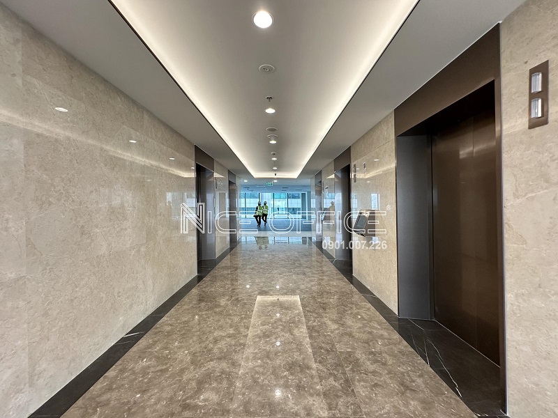 Khu vực thang máy tại tòa nhà VPBank Saigon Tower