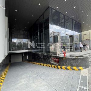 Lối xuống hầm xe tại tòa nhà L'MAK Phan Đăng Lưu