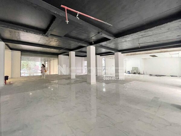 Mặt bằng trống tại tầng lửng tòa nhà PLS Phó Đức Chính