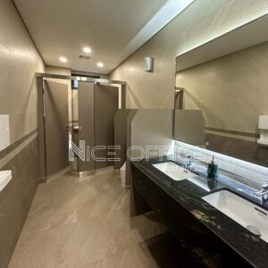 Nhà vệ sinh nam tại tòa nhà Lmak 68 Phan Đăng Lưu