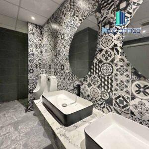 Nhà vệ sinh nam tại mỗi tầng