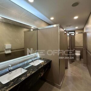 Nhà vệ sinh nữ tại tòa nhà Lmak 68 Phan Đăng Lưu