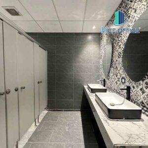 Nhà vệ sinh nữ tại tòa nhà PLS Phó Đức Chính